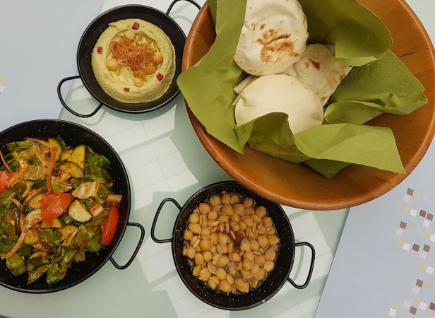 31131608_170494600320845_2822297420510003200_n copy